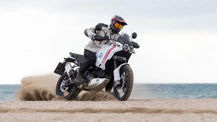 Ducati DesertX: Μια καθαρόαιμη Adventure 
